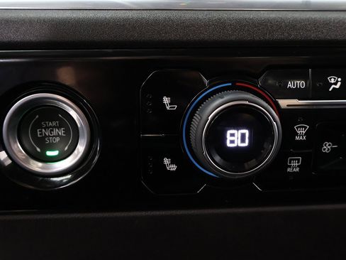 Used 2024 Chevrolet Silverado 1500 LT image 45