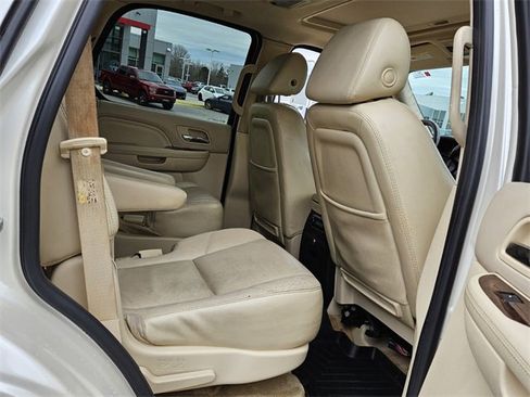 Used 2007 Cadillac Escalade AWD w/ Information Package image 13