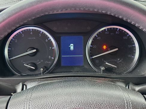 Used 2015 Toyota Highlander Plus FWD image 12