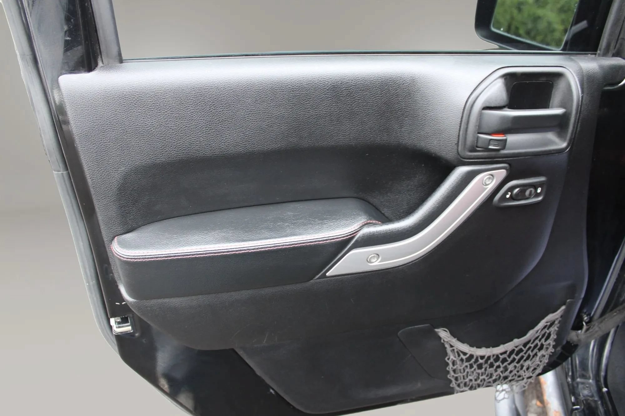 Used 2013 Jeep Wrangler Unlimited Rubicon AWD/4WD image 13