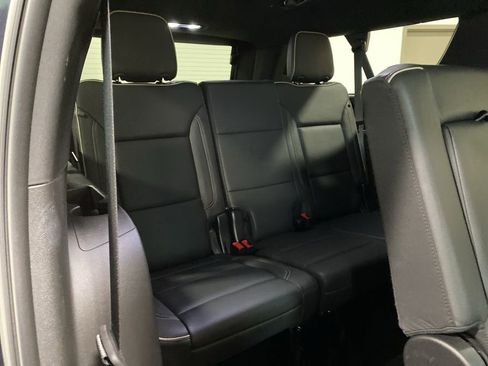Used 2023 GMC Yukon XL SLT AWD/4WD image 16