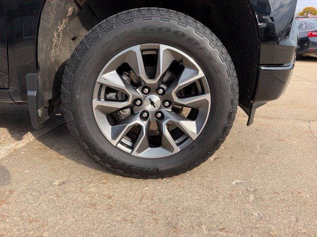 Used 2025 Chevrolet Silverado 1500 RST w/ Z71 Off-Road Package AWD/4WD image 11