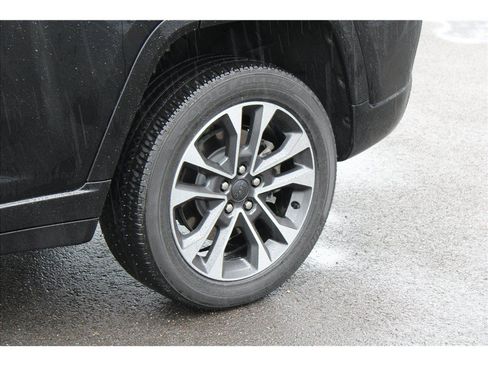 Used 2022 Jeep Grand Cherokee Overland w/ Luxury Tech Group IV AWD/4WD image 6
