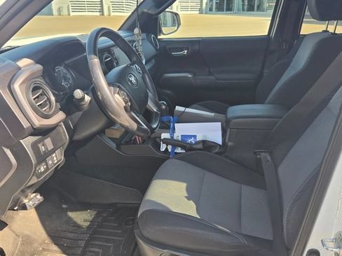 Used 2022 Toyota Tacoma TRD Off-Road w/ Technology Package AWD/4WD image 14