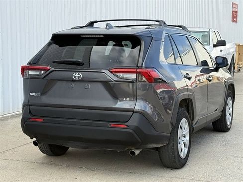 Used 2019 Toyota RAV4 LE w/ Carpet Mat Package image 4