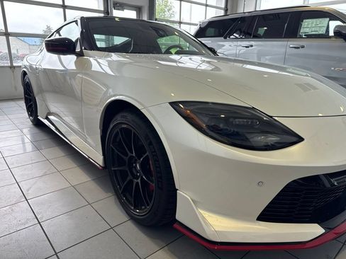 Used 2024 Nissan Z NISMO w/ Floor Mat Package RWD image 6