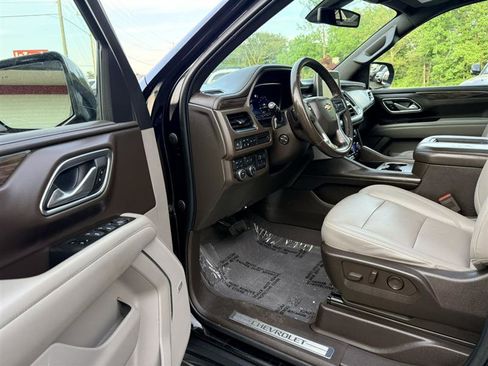 Used 2022 Chevrolet Suburban LT w/ LT Signature Package AWD/4WD image 27