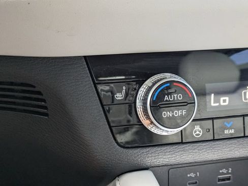 Used 2024 Mitsubishi Outlander SEL FWD image 32