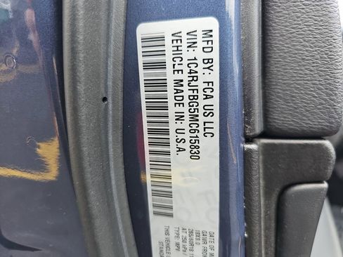 Used 2021 Jeep Grand Cherokee Limited AWD/4WD image 37