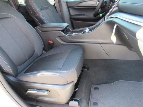 New 2025 Jeep Grand Cherokee Laredo X w/ Luxury Tech Group I image 10