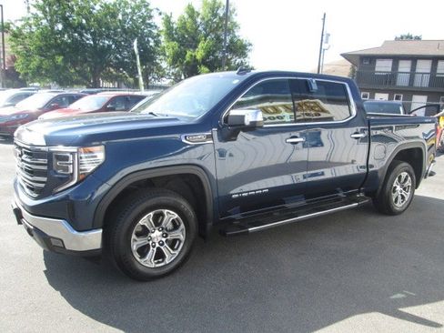 Used 2023 GMC Sierra 1500 SLT AWD/4WD image 3
