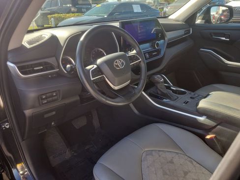 Used 2023 Toyota Highlander Bronze Edition image 20