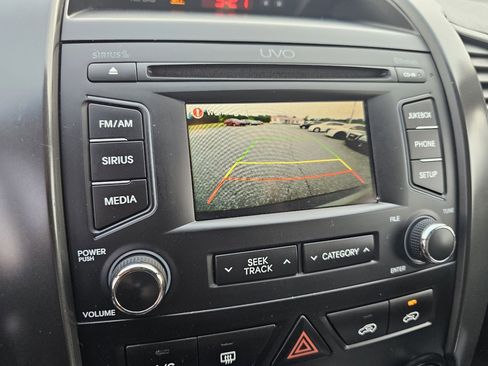 Used 2013 Kia Sorento LX w/ Convenience Pkg image 13