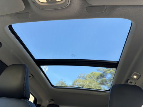 Certified 2025 Volvo XC40 B5 Core image 28