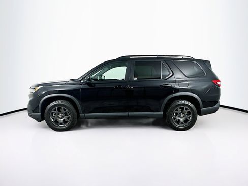 Used 2023 Honda Pilot TrailSport image 4