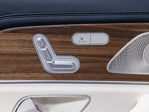 Used 2025 Mercedes-Benz GLS 450 4MATIC image 28