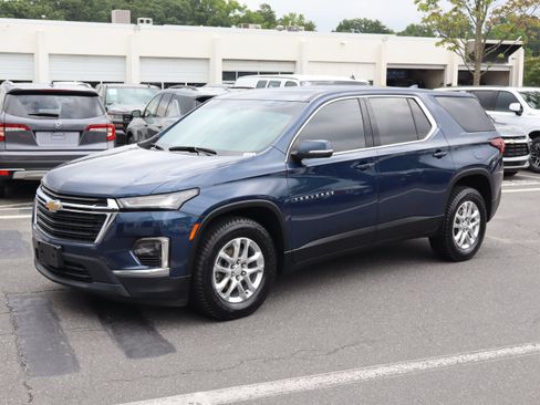 Used 2023 Chevrolet Traverse LS w/ Safety Package AWD/4WD image 5