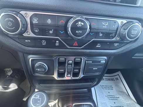 Used 2025 Jeep Wrangler Unlimited Sport AWD/4WD image 25