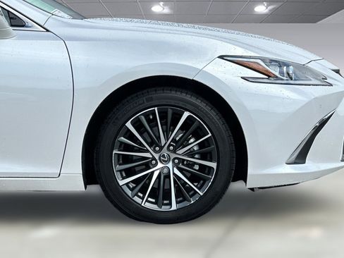 Used 2025 Lexus ES 300h w/ Premium Package image 34