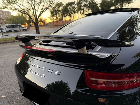 Used 2015 Porsche 911 Turbo S image 19