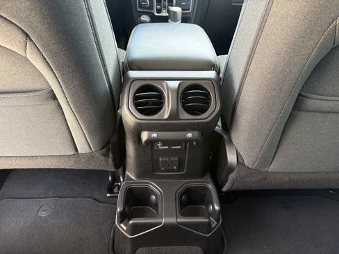 Used 2025 Jeep Wrangler Unlimited Sahara AWD/4WD image 22
