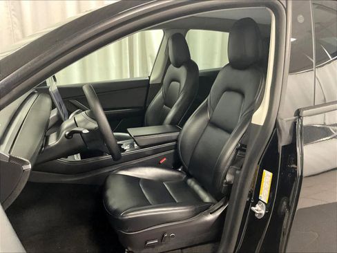 Used 2022 Tesla Model Y Long Range image 10