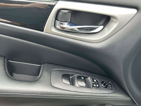 Used 2020 Nissan Pathfinder SV w/ Cargo Package image 19