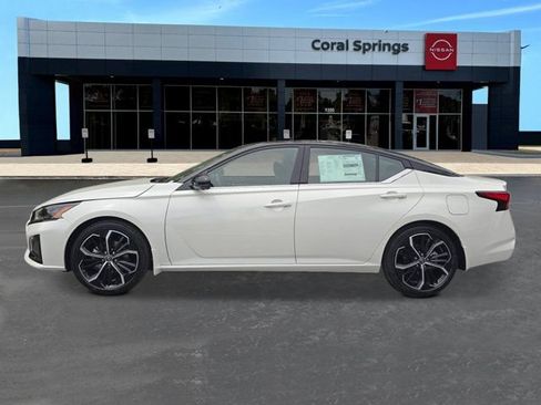 New 2026 Nissan Altima 2.5 SR w/ SR Premium Package FWD image 2
