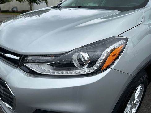 Used 2022 Chevrolet Trax LT w/ Driver Confidence Package image 36