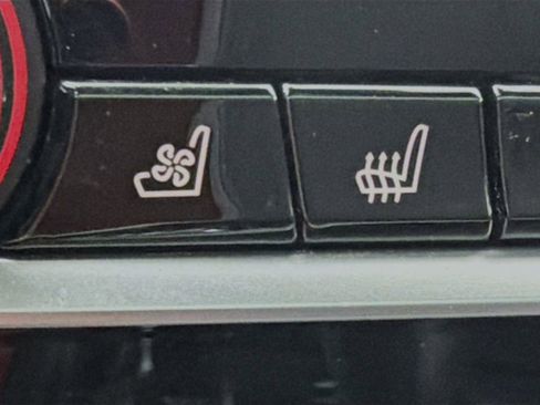 Used 2021 BMW M550i xDrive w/ Dynamic Handling Package image 22