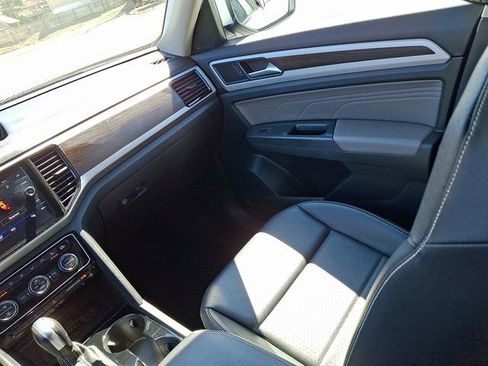 Certified 2022 Volkswagen Atlas SE w/ Panoramic Sunroof Package image 16