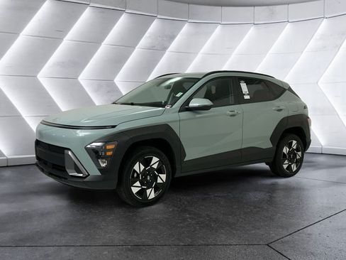 Used 2024 Hyundai Kona SEL AWD/4WD image 3