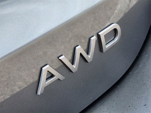 New 2025 Nissan Kicks SV image 8