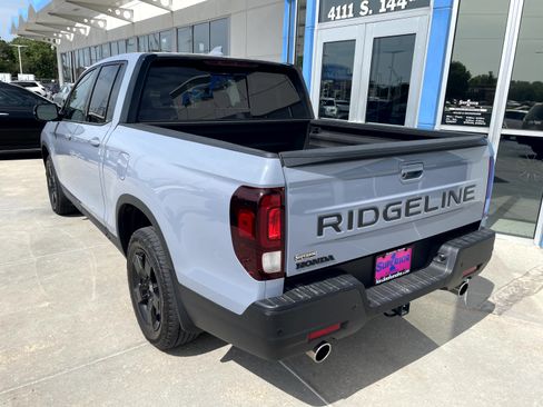 Used 2025 Honda Ridgeline Black Edition image 2