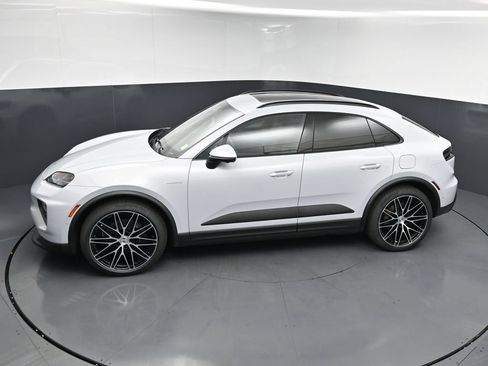 New 2026 Porsche Macan 4 Electric AWD/4WD image 14