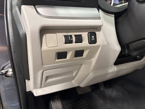 Used 2017 Subaru Forester 2.5i Premium w/ All-Weather Package image 19