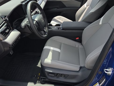Used 2026 Toyota Camry SE FWD image 10