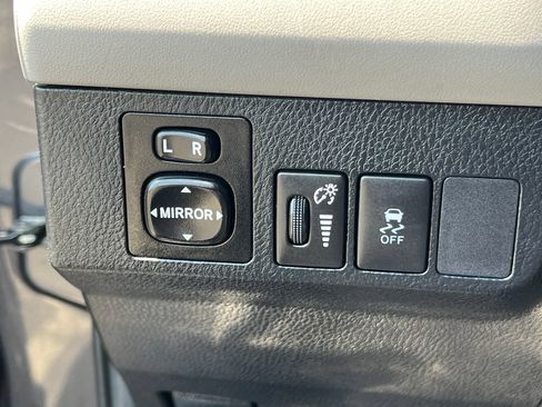 Used 2013 Toyota RAV4 LE AWD/4WD image 26