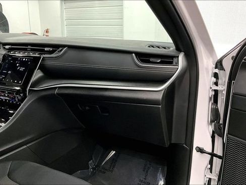 Used 2024 Jeep Grand Cherokee Laredo w/ Luxury Tech Group I AWD/4WD image 19
