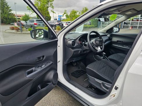 Used 2022 Nissan Kicks S FWD image 16