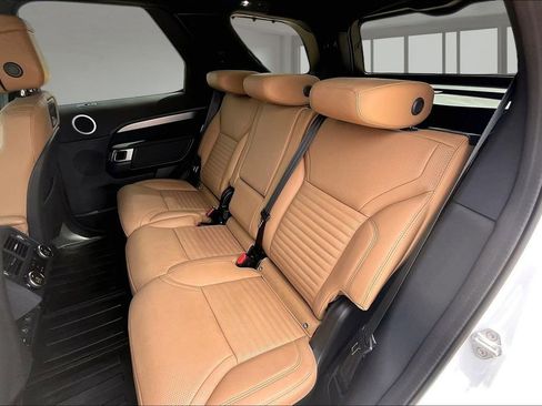Used 2025 Land Rover Discovery Dynamic SE AWD/4WD image 27