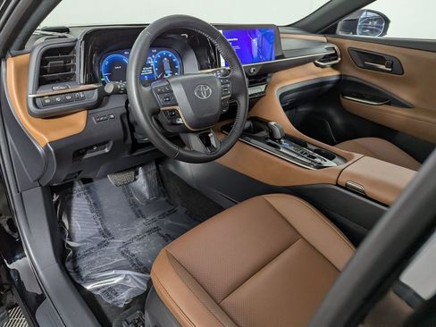 Used 2025 Toyota Crown Signia image 13