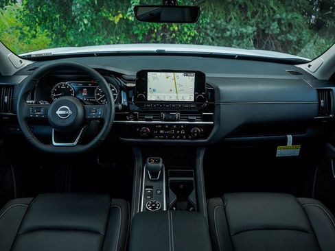 New 2025 Nissan Pathfinder SL w/ SL Premium Package image 15