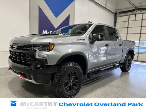 Used 2023 Chevrolet Silverado 1500 ZR2 w/ Technology Package AWD/4WD image 10