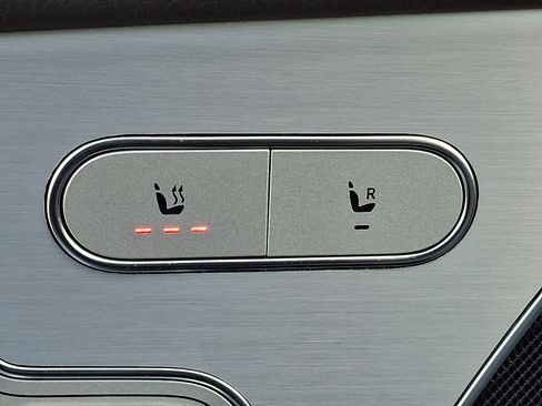 Used 2024 Mercedes-Benz GLE 450e 4MATIC image 27