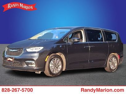 Used 2024 Chrysler Pacifica Limited