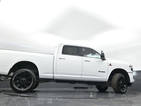 New 2025 RAM 2500 Laramie AWD/4WD image 39