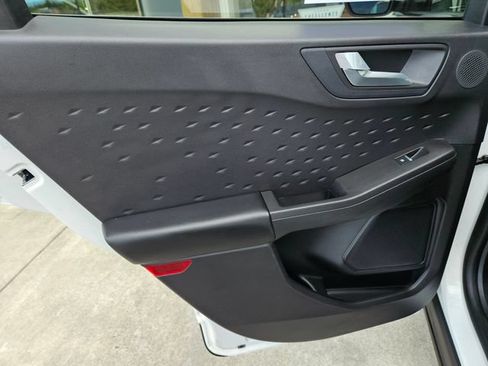 Used 2020 Ford Escape Titanium AWD/4WD image 16