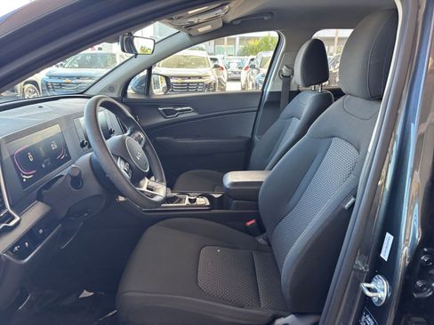 Used 2025 Kia Sportage LX image 27