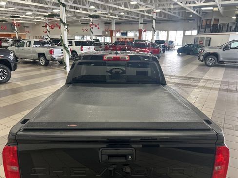 Used 2022 Chevrolet Colorado Z71 w/ Z71 Midnight Edition image 5